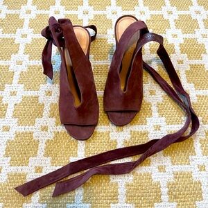 VC John Camuto Wrap Around Peep Toe Heels